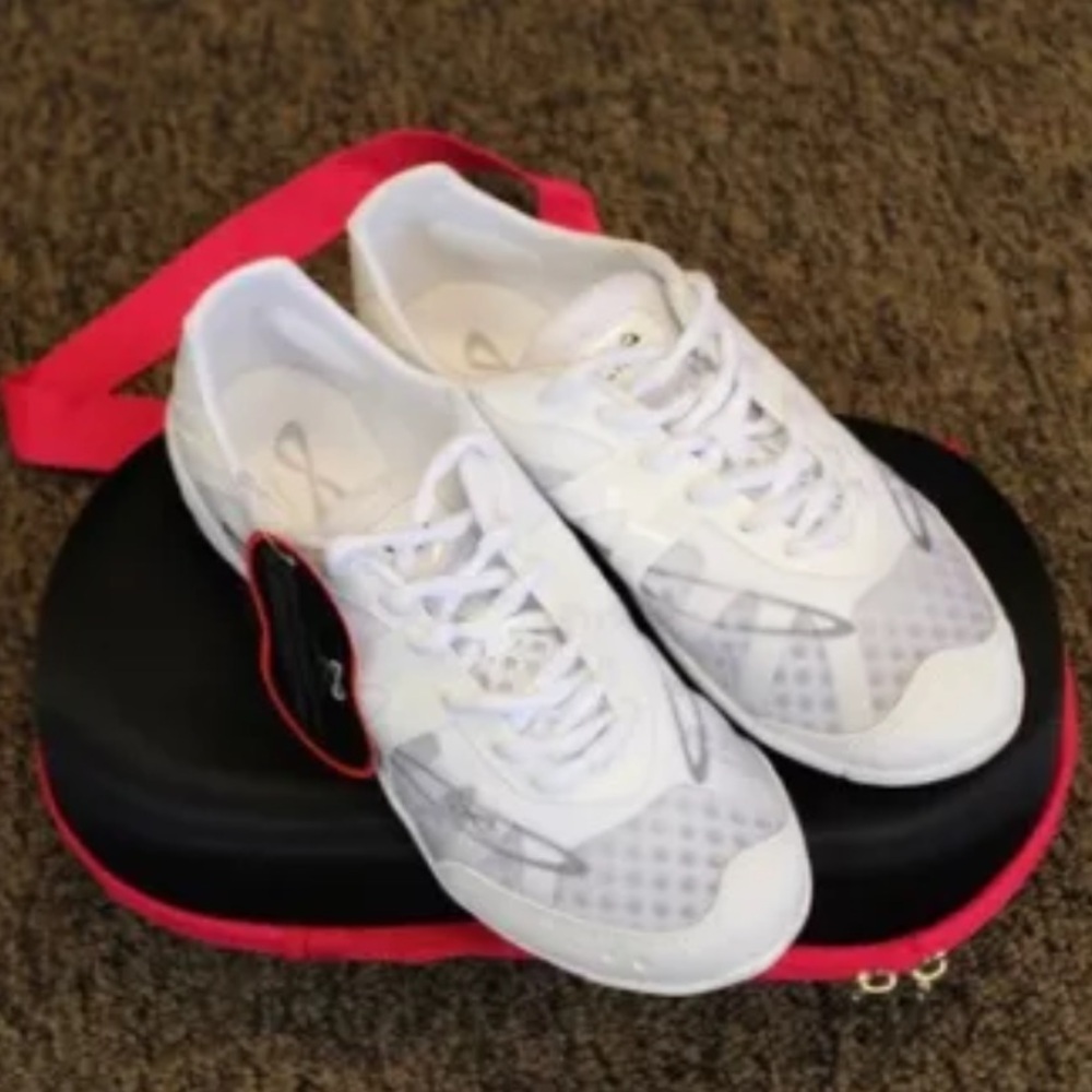 NWT White Nfinity Vengeance Cheer Shoes Adult Size 8